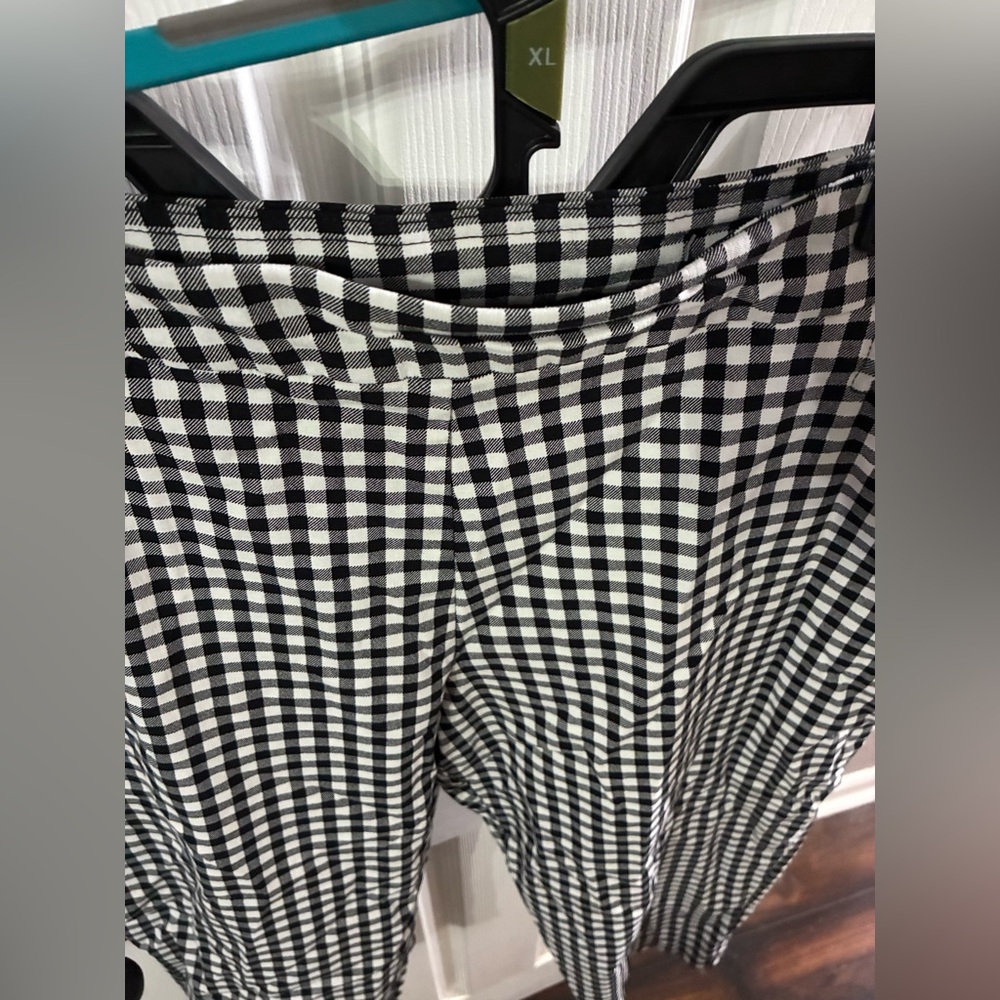 Women’s XXL Pull On Checkered Capris - Picture 3 of 6
